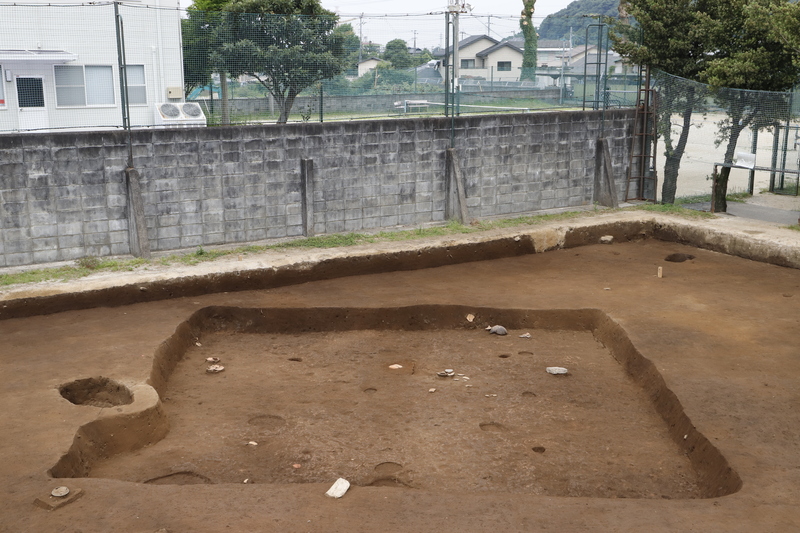 松橋大野貝塚出土住居址.JPG