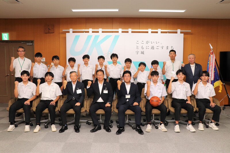 表敬訪問参加者の集合写真