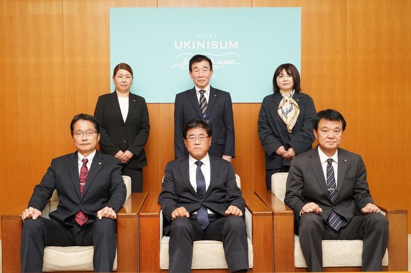 委員の集合写真